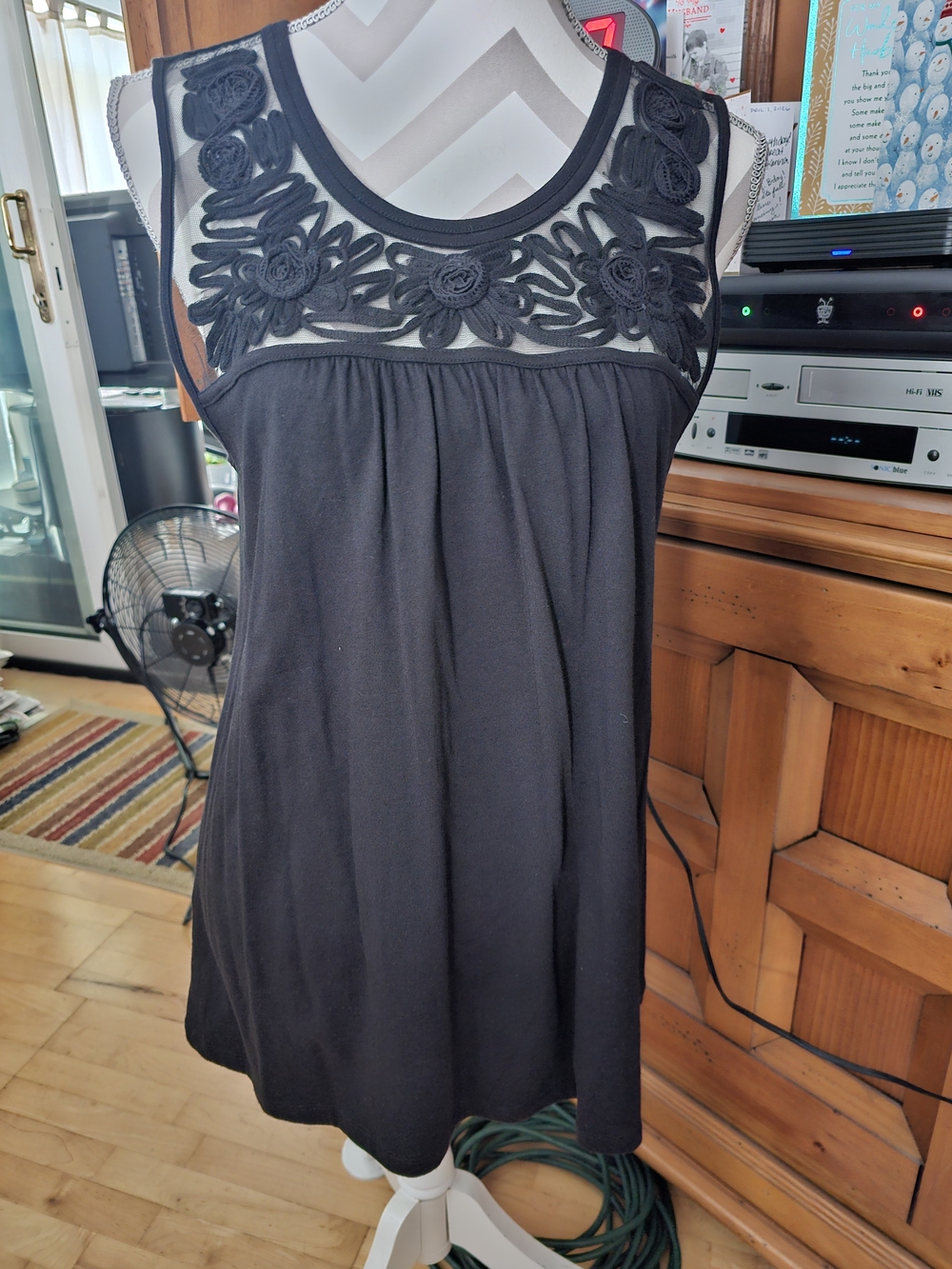Elle Black Sleeveless Tank Top with Floral Appliqué